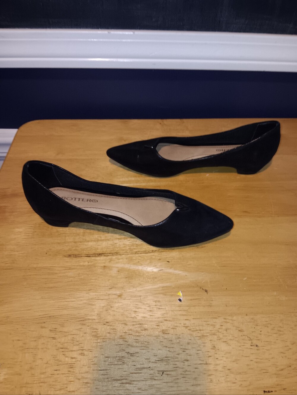 Bottero Leather V Flats Size 36